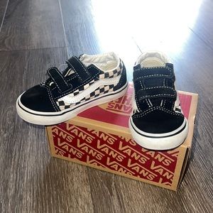 Vans black/white size 8c